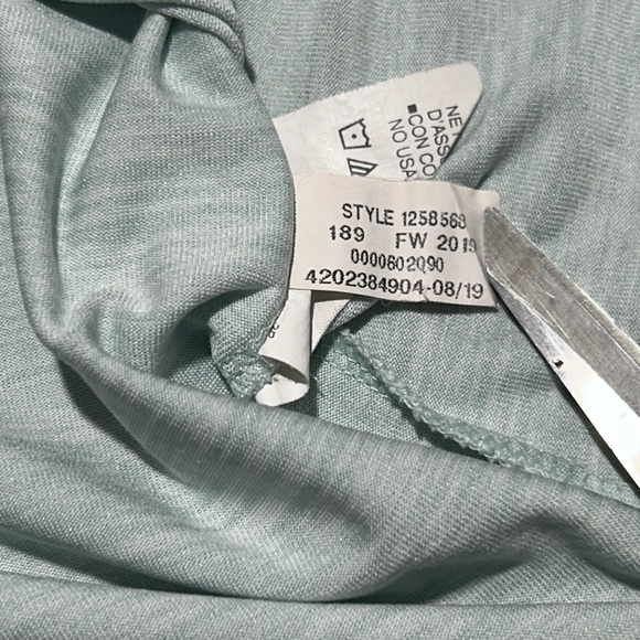 Under Armour Women’s Heat Gear Loose Fit Gray V Neck T Shirt Small - Picture 2 of 7